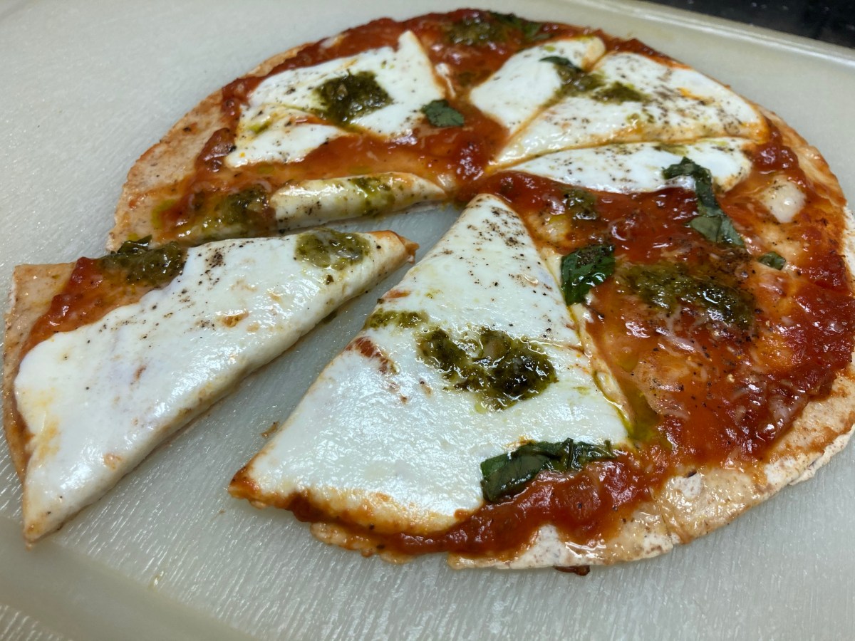 Mozzarella Pesto Pizza